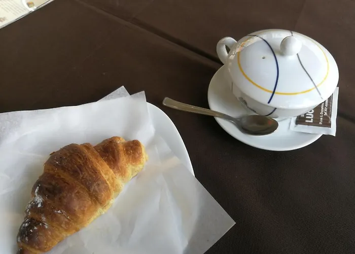 Amuni Проживание в семье Палермо