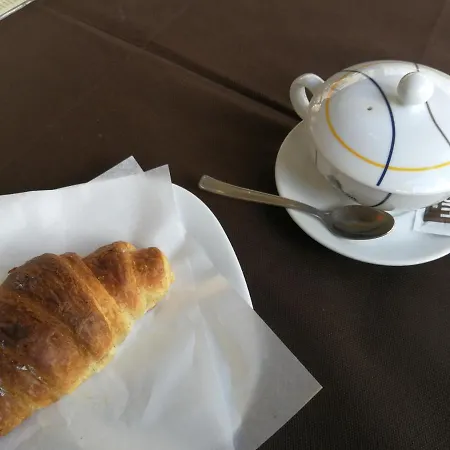 Amuni Проживание в семье Палермо